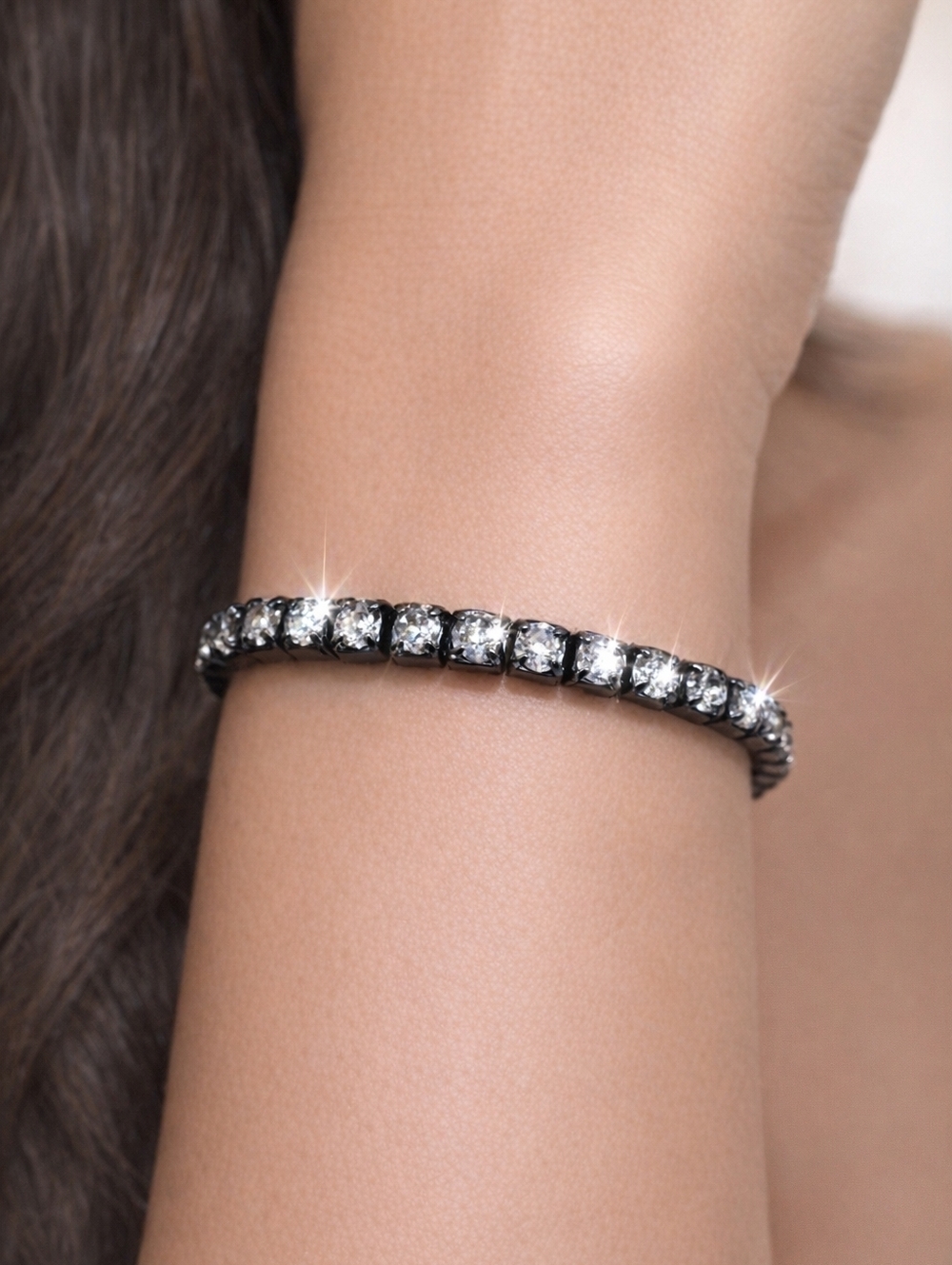 Black Metal - Sparking Round Crystal Stretch Bracelet - Women's Fashion, NWOT A6